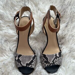 Like New! Marc Fisher Genette Leather Sandal